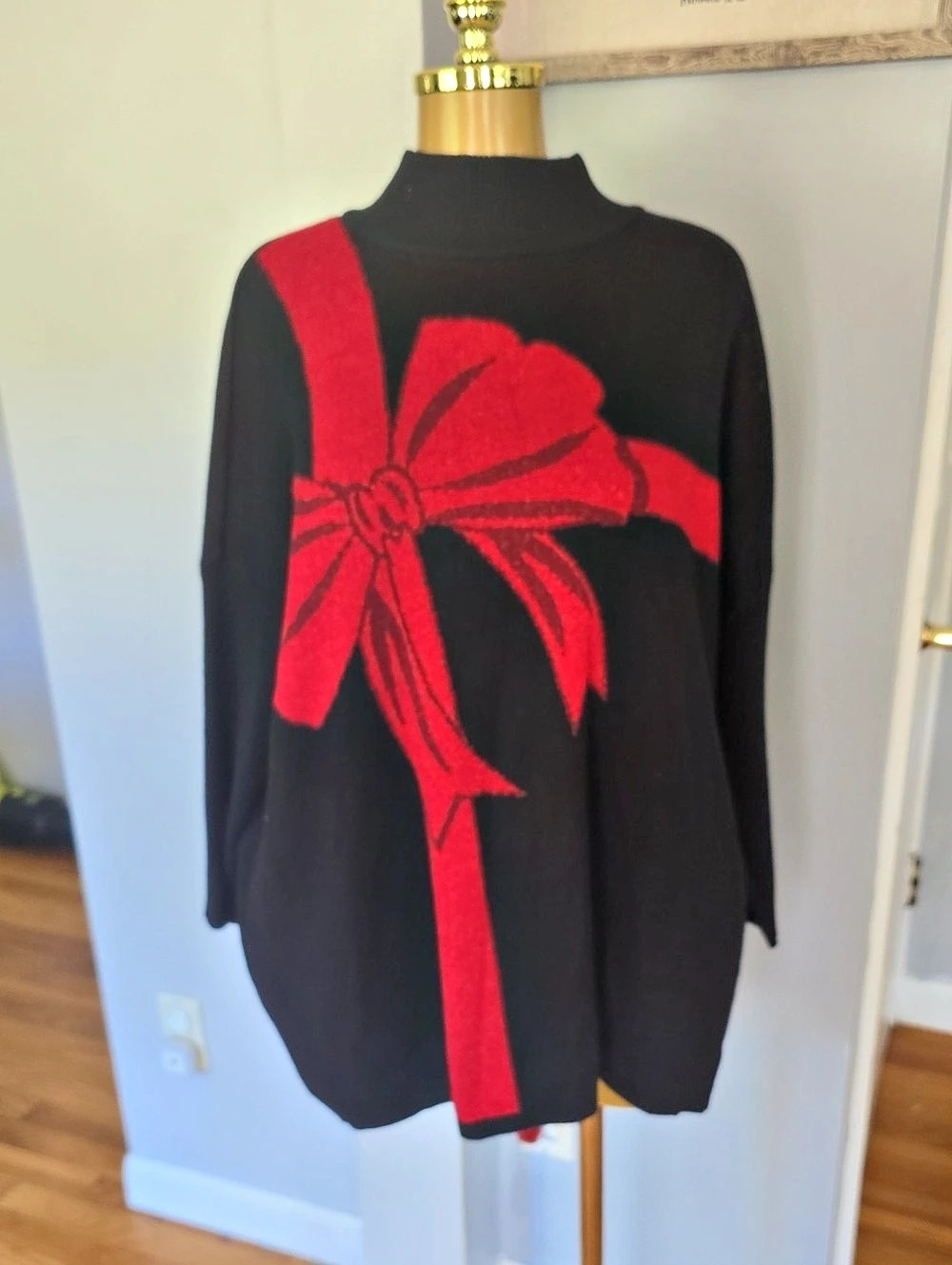 KNIT & CAST Black & Red Bow Tunic Like New